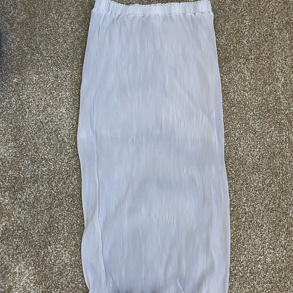 Elegant White Pleated Skirt